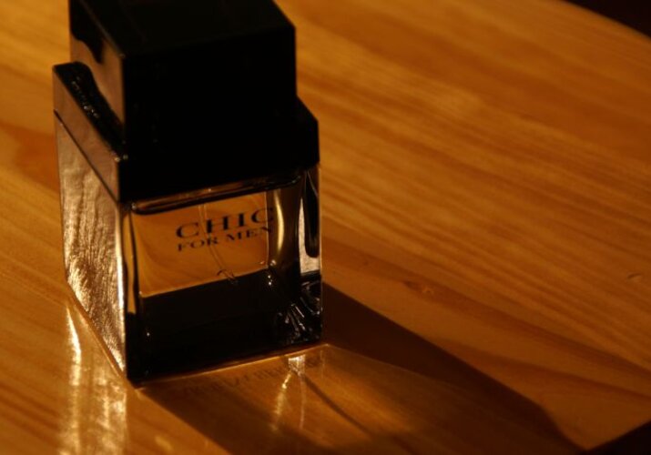 Nejlepší dřevité vůně, které podtrhnou vaši přirozenou eleganci>