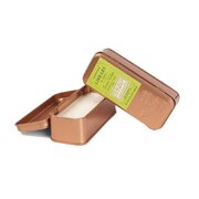 Paddywax Library Oscar Wilde 2-knotová vonná svíčka v plechovičce (2.5 oz / 70 g)