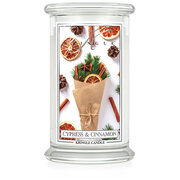 Kringle Candle Cypress & Cinnamon vonná svíčka velká 2-knotová (624 g)