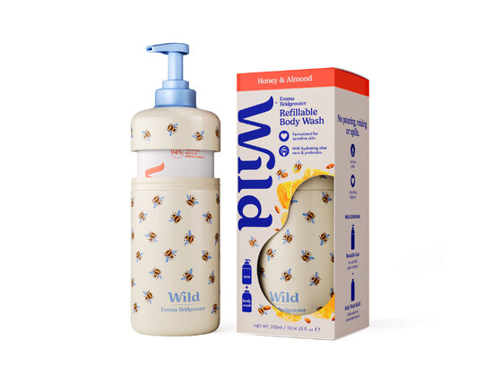 Wild body wash bee case honey & almond sprchový gel, 300 ml - Copy of Copy of Retail_BW_Starter_Pack_PF_EBWBee_Honey&Almond_Expanded_UKROW